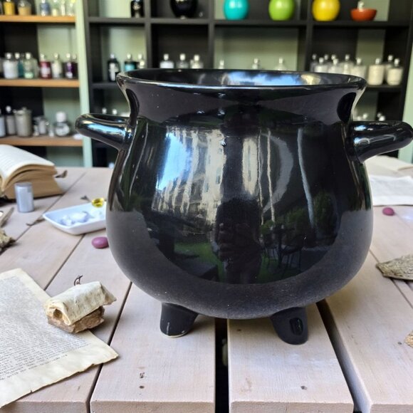 Handmade ✦ Witch’s Cauldron Candle ✦ Coffee Cake Vanilla Cinnamon Brandy Soy Wax - Picture 6 of 6